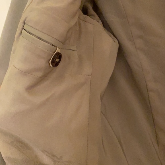 Falls squarely between grey and taupe - Picture 3 of 8